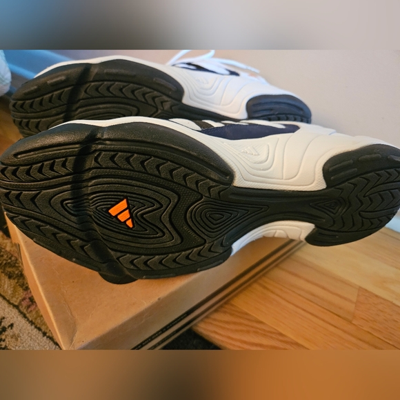 Men's Adidas fitness sneaker new in box size 11.5. - Picture 6 of 8